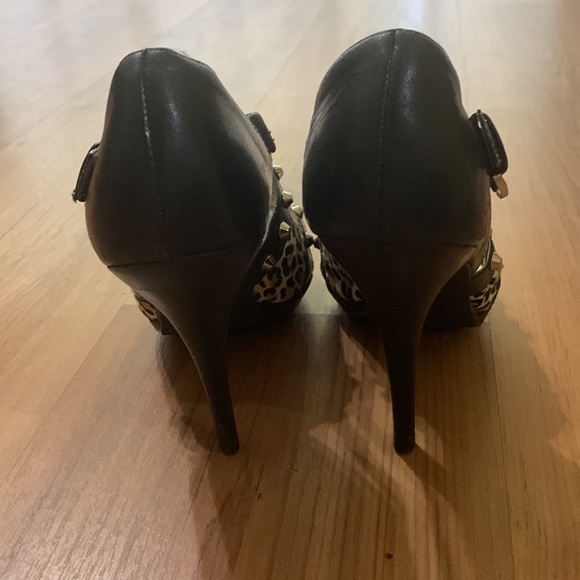 These are so comfy and the bottoms have amazing traction! - Picture 3 of 4